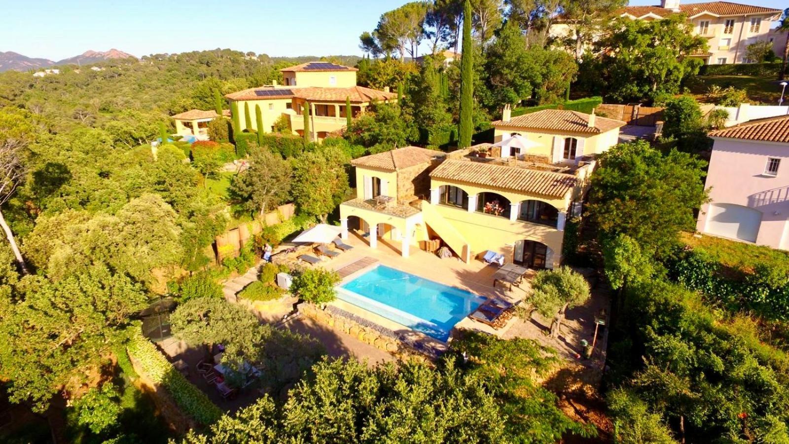 Villa Familiale Avec Vue Imprenable Saint-Raphaël Екстериор снимка